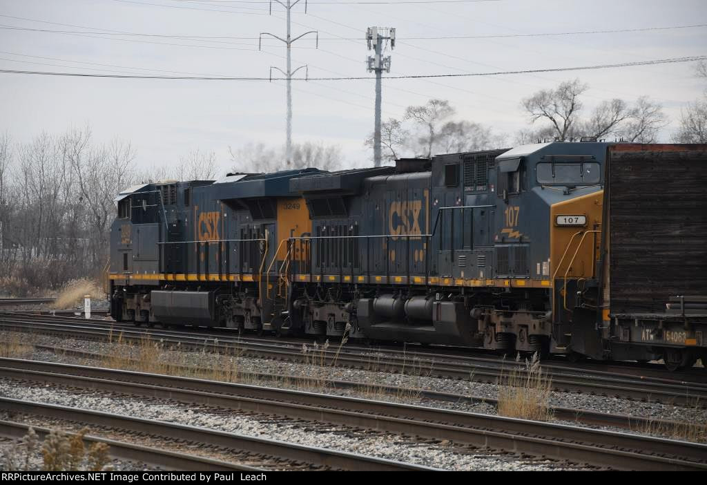 Westbound manifest approaches the diamonds